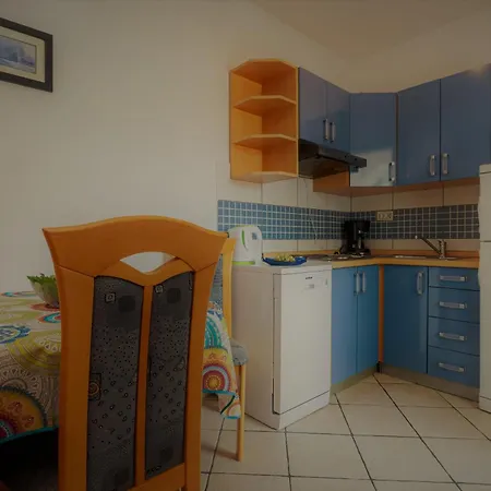 Mw, Plavi Apartment *
