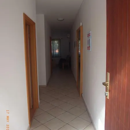 Daire Mw, Plavi Baška