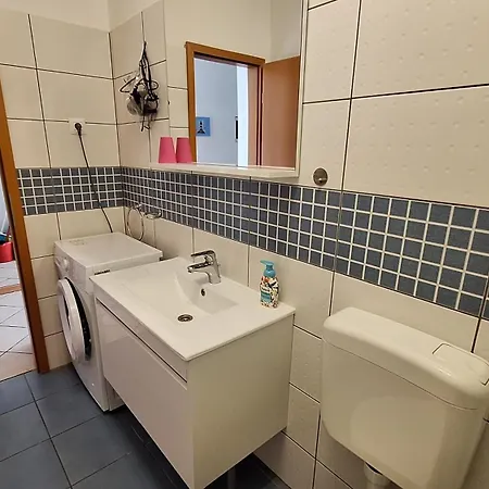 Mw, Plavi Διαμέρισμα
